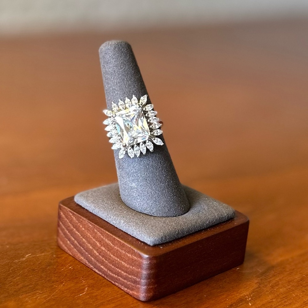 NWOT Cocktail / Fashion Clear Crystals Ring, Sz 7 - Picture 2 of 7